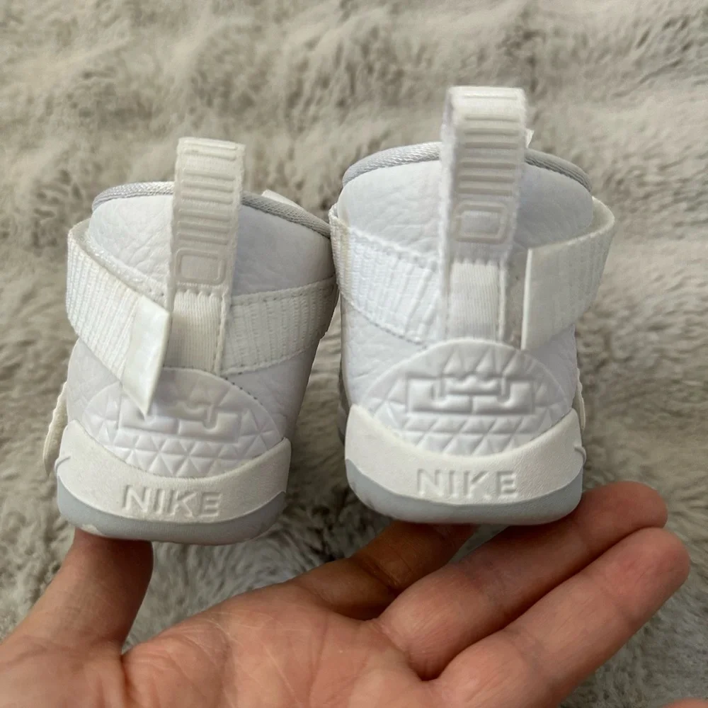 Nike lebron Soldier XI sneakers size 6C